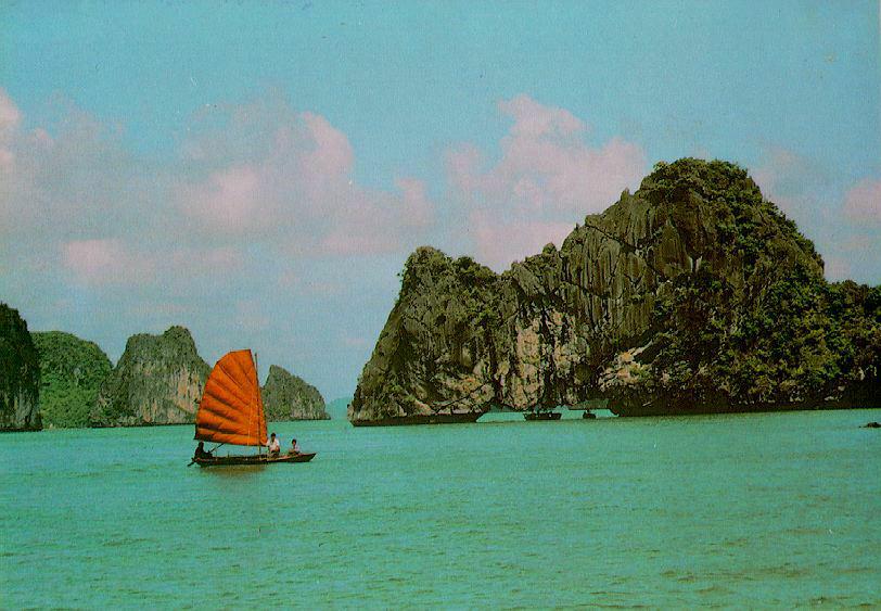 halong1.jpg (79246 bytes)