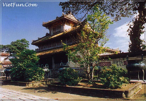 huehienlampavilion.jpg (79097 bytes)