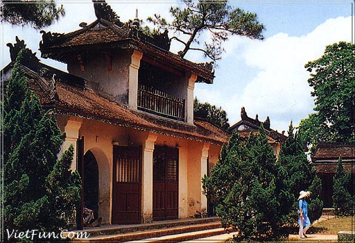 huethienmupagoda.jpg (84343 bytes)